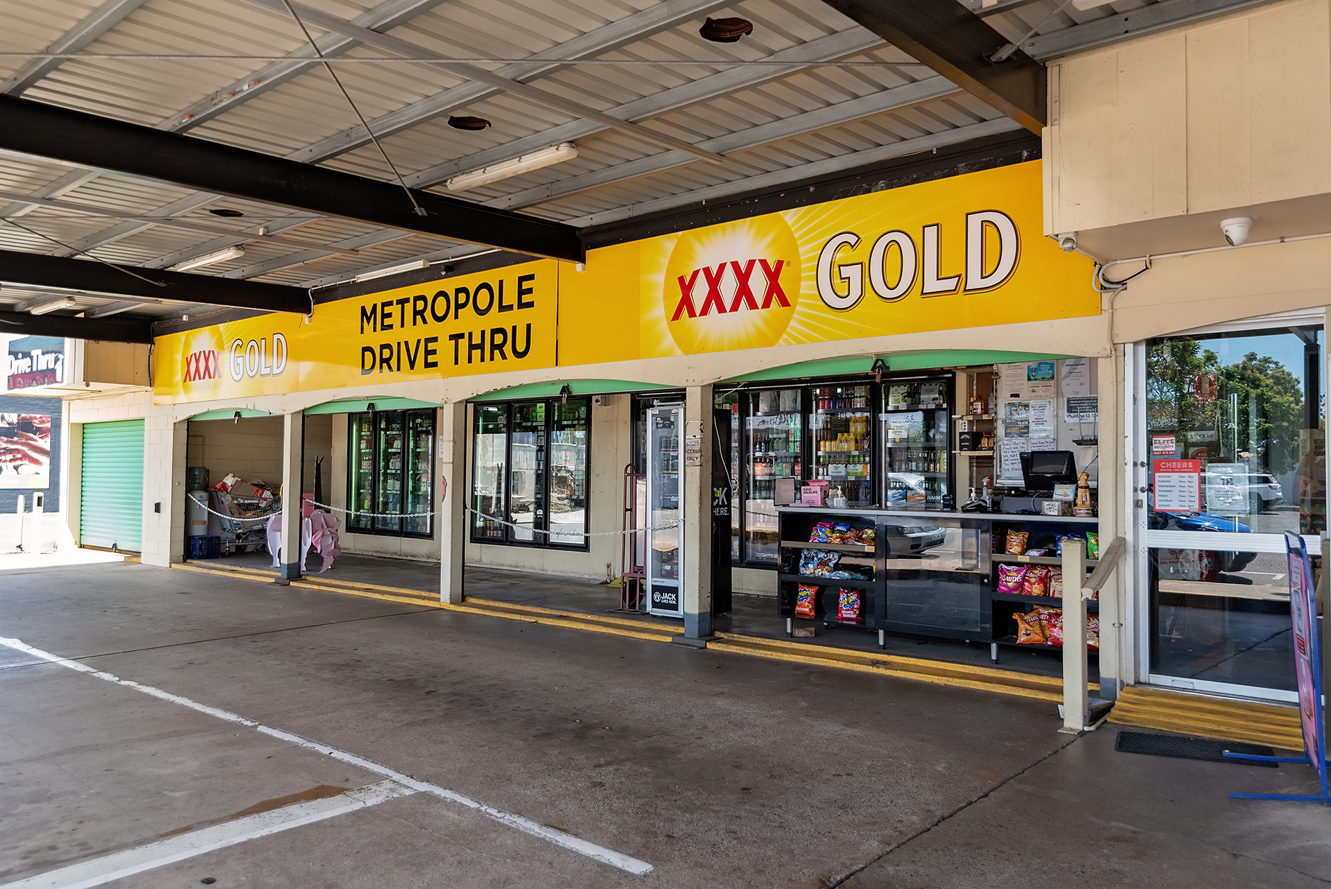 Local Bottle Shop in Proserpine Metropole Hotel